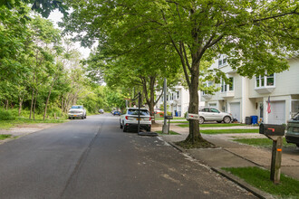 Birchwood Gardens Condos in Staten Island, NY - Building Photo - Building Photo