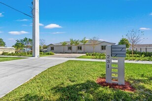 231 NW 3rd Ave in Florida City, FL - Building Photo