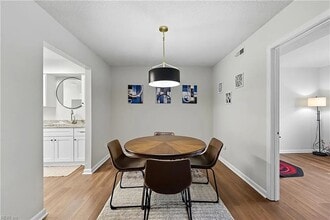 5025 Clairmont Ct in Virginia Beach, VA - Building Photo - Building Photo