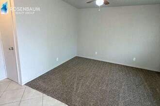 1702 W Shangri La Rd, Unit 2 in Phoenix, AZ - Foto de edificio - Building Photo