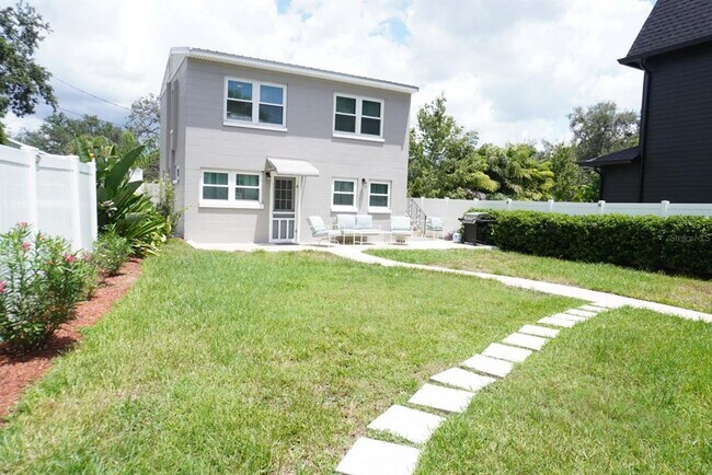 property at 809 W Park Ave