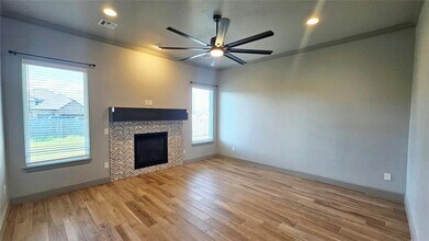 2249 E Thomas Terrace in Mustang, OK - Foto de edificio - Building Photo