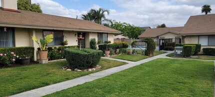 Las Casitas Apartments in Riverside, CA - Foto de edificio - Building Photo