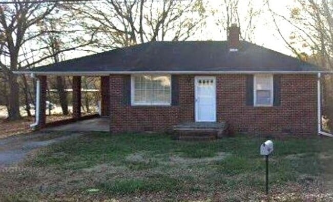 property at 1220 E Main St