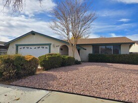 37829 27th St E in Palmdale, CA - Building Photo