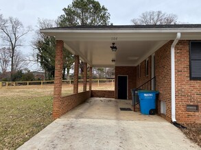 102 Secrest Avenue Ext in Belmont, NC - Foto de edificio - Building Photo