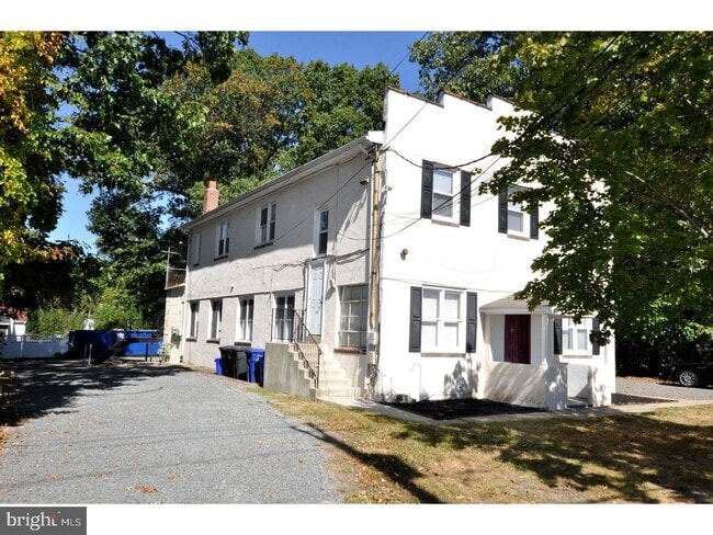 property at 2221 Marne Hwy