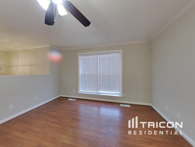 8807 Dundee Dr in Fredericksburg, VA - Foto de edificio - Building Photo