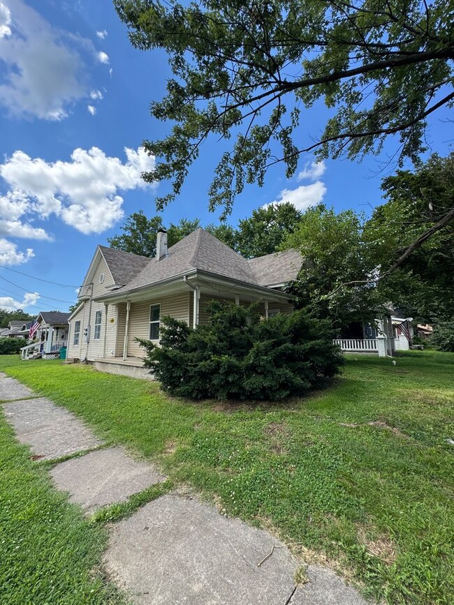 property at 1303 N Main Ave