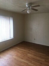 Hampshire Apartments in Denton, TX - Foto de edificio - Building Photo