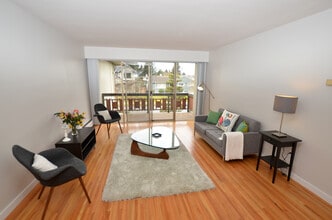 6111 Tisdall St in Vancouver, BC - Building Photo - Building Photo