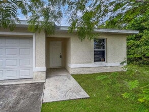 4987 28th St SW in Lehigh Acres, FL - Foto de edificio - Building Photo