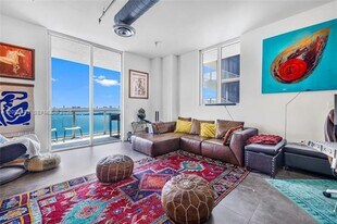 700 NE 25th St in Miami, FL - Building Photo