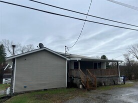 804 Berkshire Rd in Wingdale, NY - Building Photo