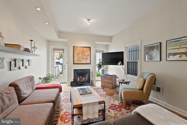 property at 1126 G St NE