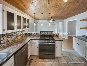 8149 Grand Ave in Kansas City, MO - Building Photo - Building Photo