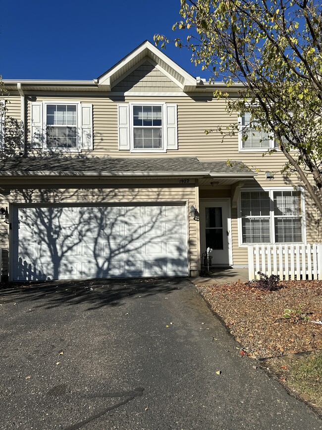 1922 Bluestem Ln in St. Paul, MN - Building Photo - Building Photo