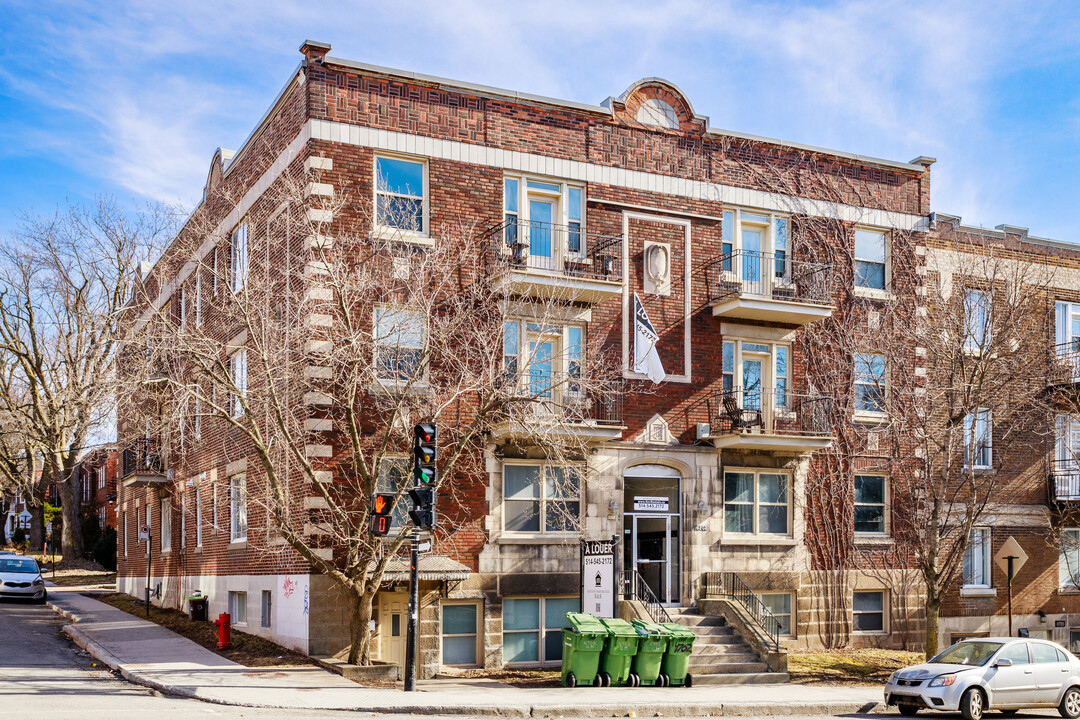 4700 Queen-Mary Ch in Montréal, QC - Building Photo