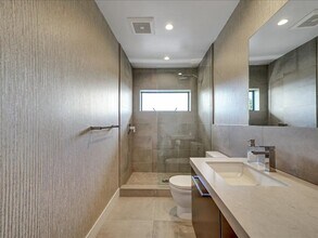 8718 St Ives Dr in Los Angeles, CA - Building Photo - Building Photo