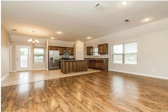 603 Halley Ln in Lancaster, TX - Building Photo - Building Photo