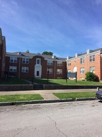 Colonial Apartments in Carthage, MO - Foto de edificio - Building Photo