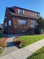 4 Summit Ave, Unit 2 in Lyndhurst, NJ - Building Photo