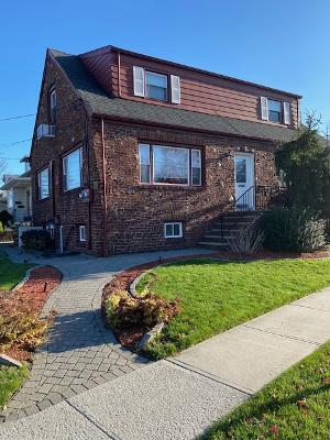 4 Summit Ave, Unit 2 in Lyndhurst, NJ - Building Photo