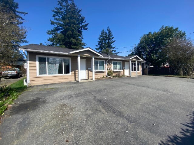 2528 Rosstown Rd in Nanaimo, BC - Building Photo - Building Photo