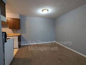 345 Elmwood Dr in Radcliff, KY - Building Photo - Building Photo