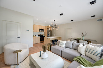 The Grove Residences in River Grove, IL - Foto de edificio - Building Photo