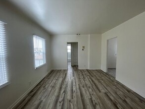 239 E Burbank Blvd in Burbank, CA - Building Photo - Building Photo
