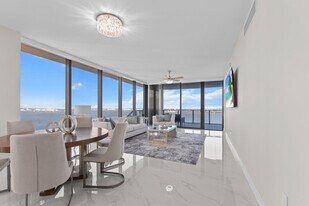 700 NE Miami Pl in Miami, FL - Building Photo