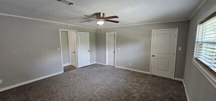 215 San Jacinto St in Highlands, TX - Building Photo - Building Photo