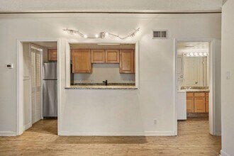 2525 S Dayton Way in Denver, CO - Foto de edificio - Building Photo