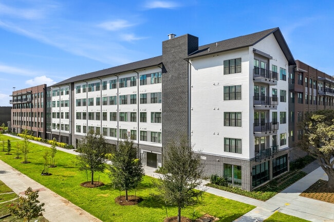 CO/OP Eado in Houston, TX - Building Photo - Building Photo