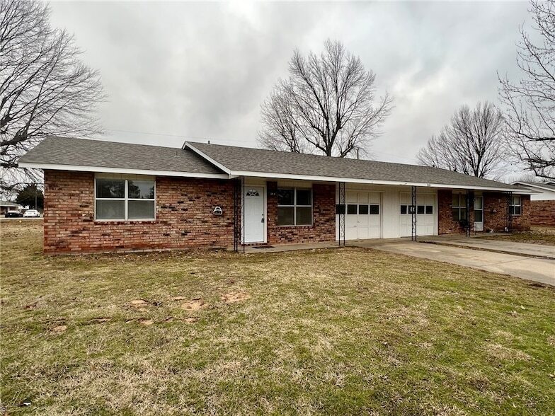 2004 Horseshoe Dr, Unit A in Springdale, AR - Building Photo