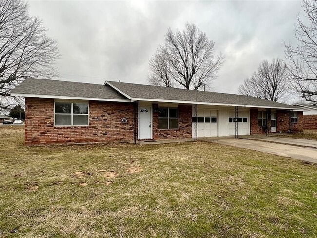 property at 2004 Horseshoe Dr