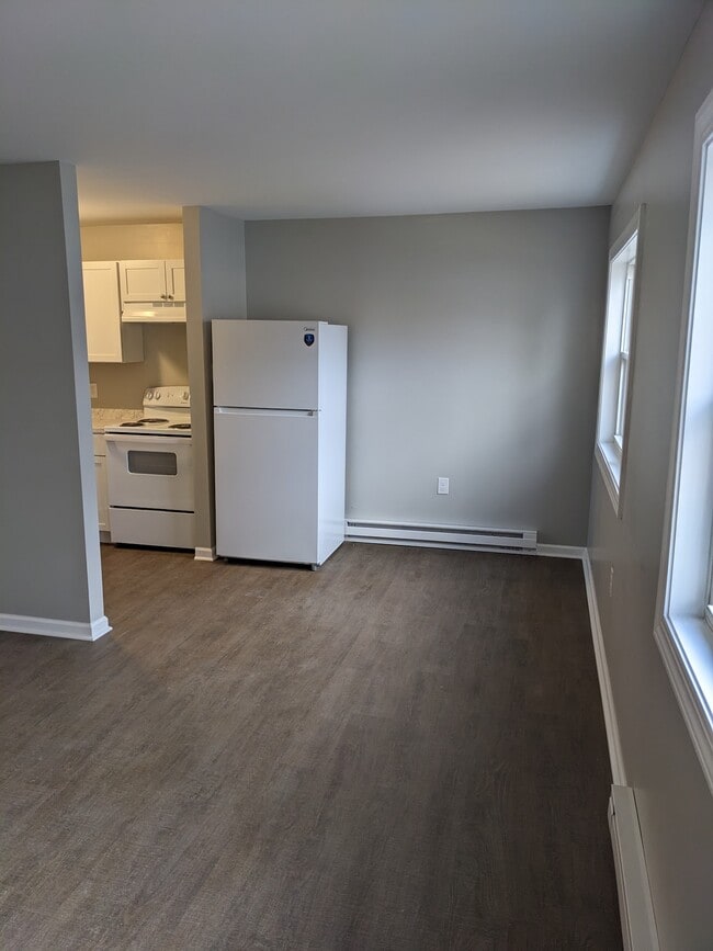 1660 S Braddock St in Winchester, VA - Building Photo - Building Photo