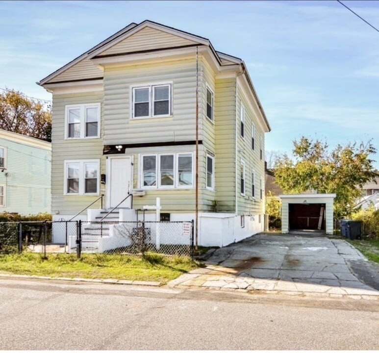 12 Leroy Ave, Unit #1 in Lawrence, MA - Building Photo