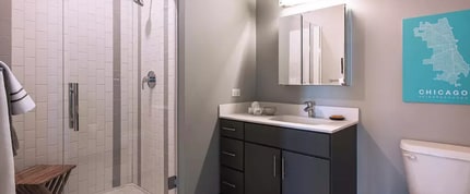 212 W Washington St, Unit 1403 in Chicago, IL - Foto de edificio - Building Photo