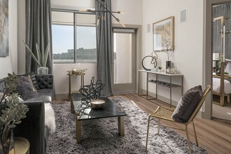 The District at Scottsdale Apartments in Scottsdale, AZ - Foto de edificio - Building Photo