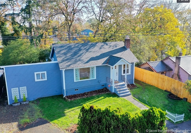 property at 224 S 9th St