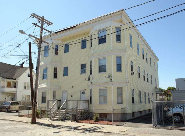 57 Acton St in Lawrence, MA - Foto de edificio - Building Photo