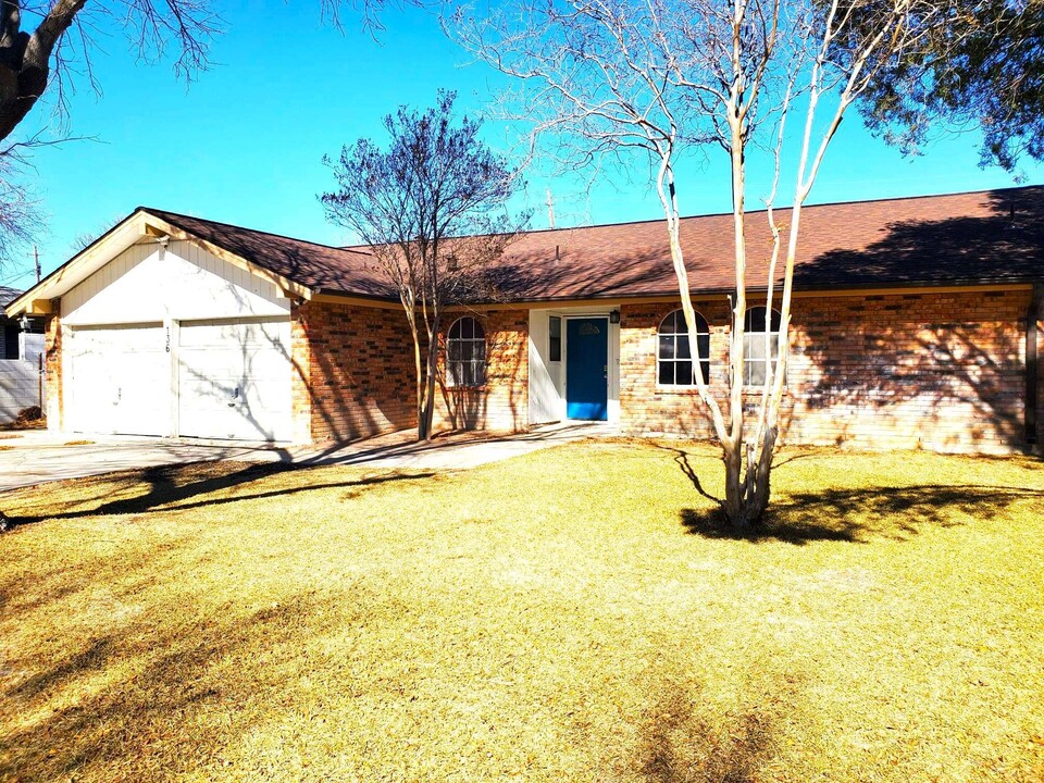 136 Northill Dr in Del Rio, TX - Building Photo