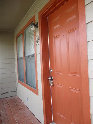 319 Ware Dr in Grand Prairie, TX - Building Photo - Building Photo