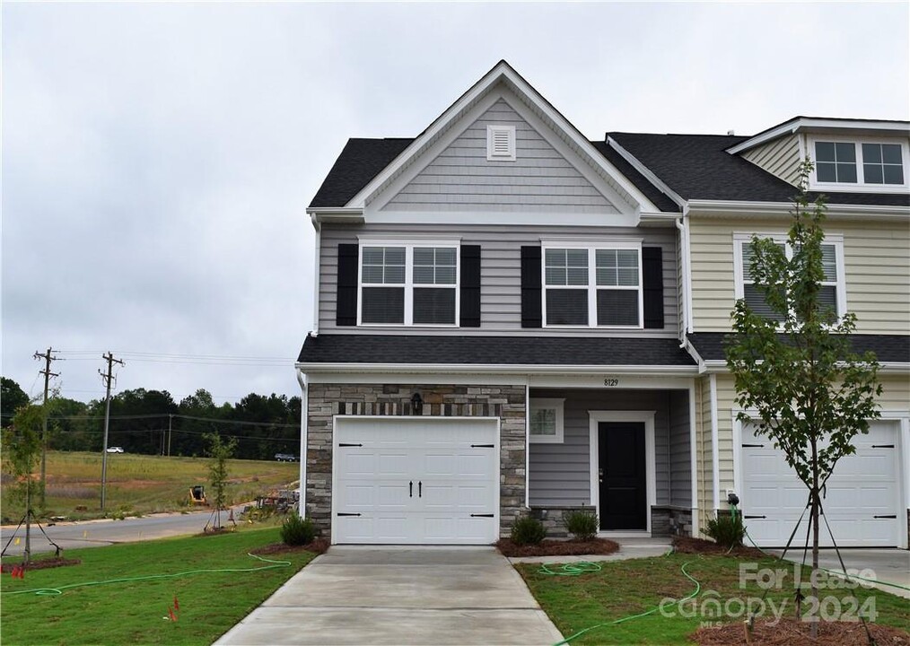 8129 Sheffield Dr. in Sherrills Ford, NC - Building Photo