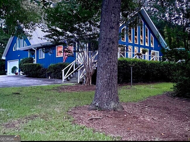 property at 522 Capri Dr