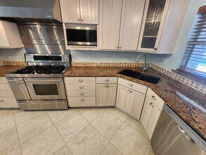 613 Yupon Ave in New Smyrna Beach, FL - Building Photo - Building Photo