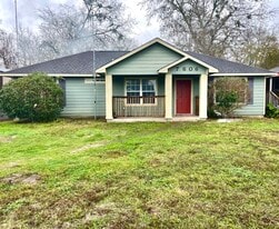 7606 Habermacher in Hungerford, TX - Building Photo