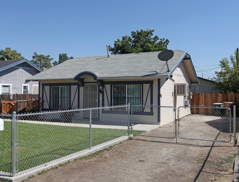 625 30th St in Bakersfield, CA - Building Photo